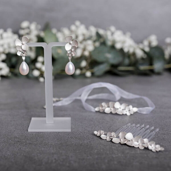 316-Audrey-Set-Blüten-Silber-Ohrstecker-Süßwasser-Zuchtperlen-weiß-Armschmuck-Haarkamm-Schmuckverleih-Brautschmuckverleih