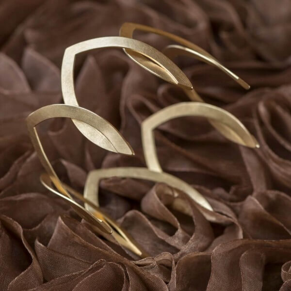 215-Tyra-AD-ELLEysee-Armschmuck-Krone-7fach-Silber-Gold-Schmuckverleih-Brautschmuckverleih